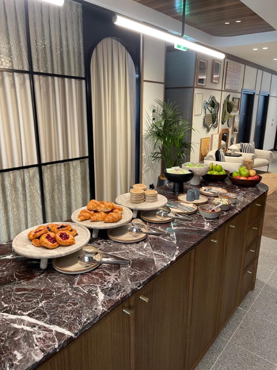 悉尼 202 Elizabeth酒店 外观 照片 A buffet at a hotel