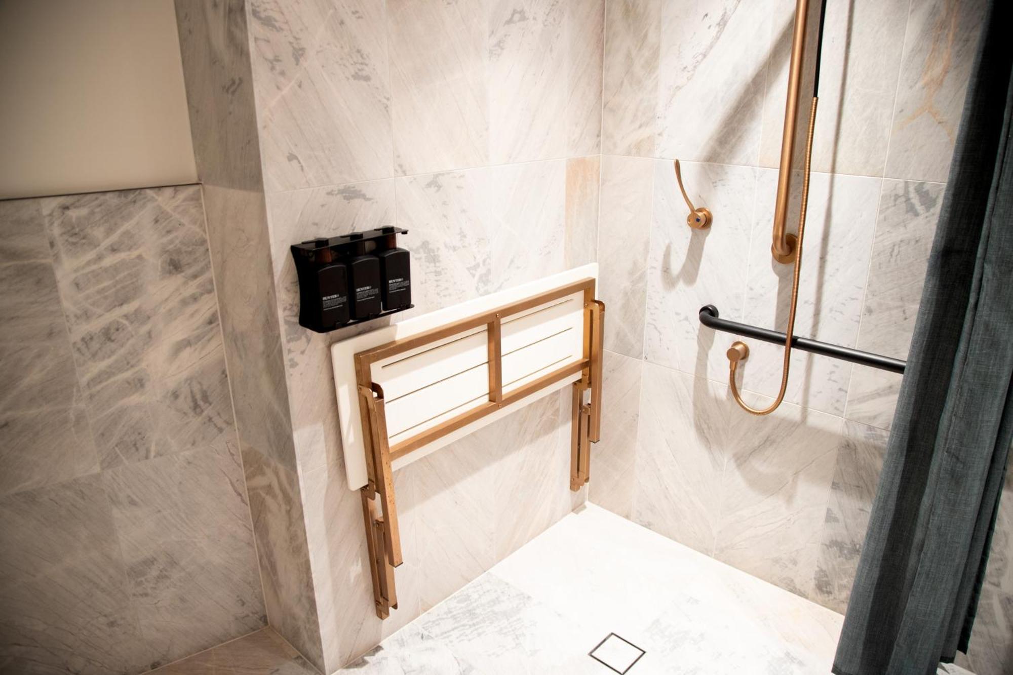 悉尼 202 Elizabeth酒店 外观 照片 A shower seat